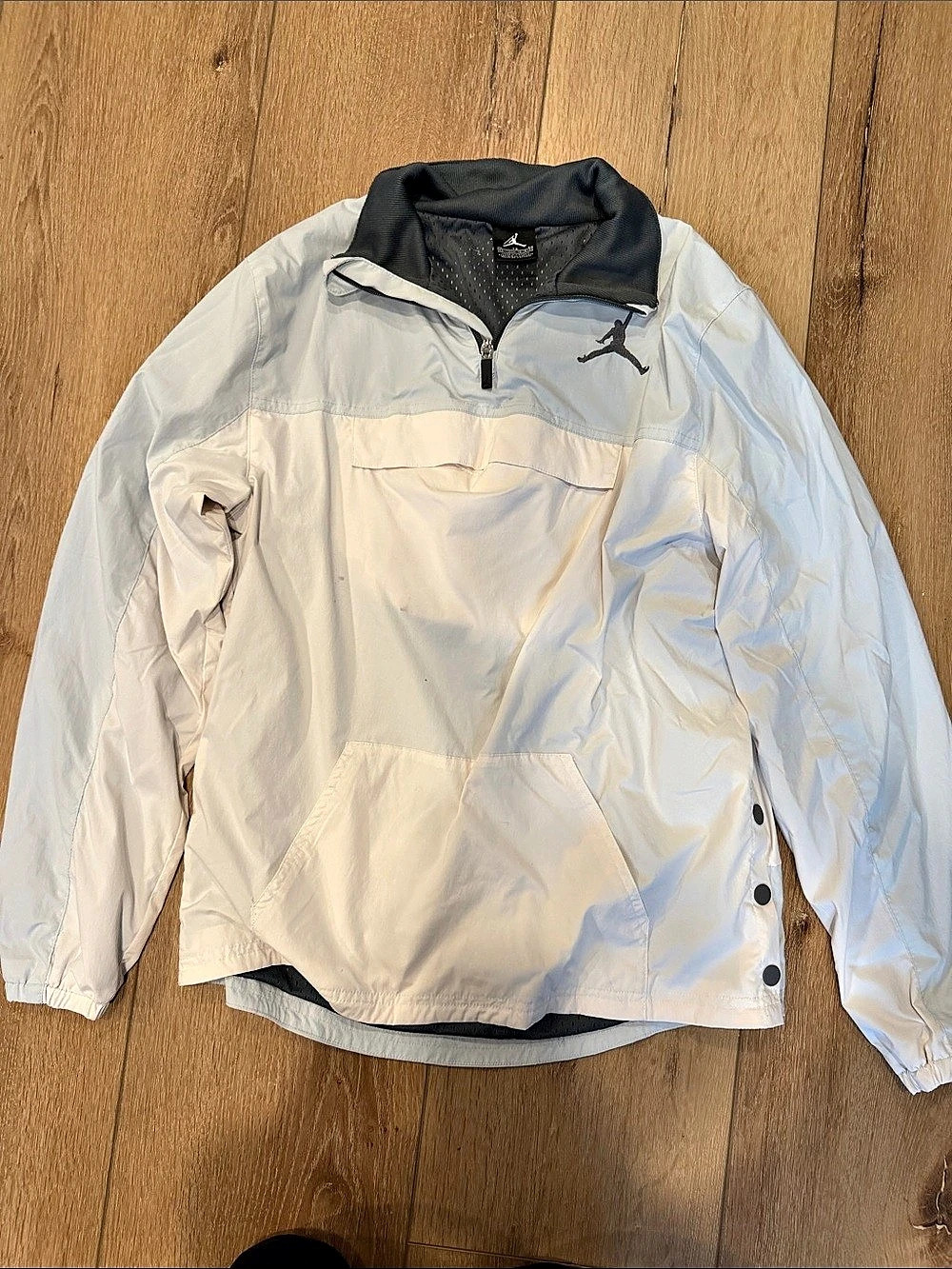 Jordan Boys XL White Gray 1/4-Zip Jacket